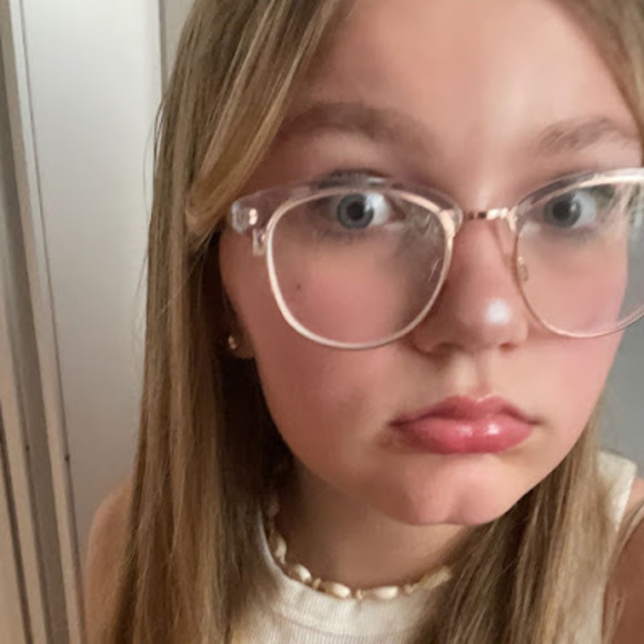 Meet your Posher, Carlie - Picture 1 of 1